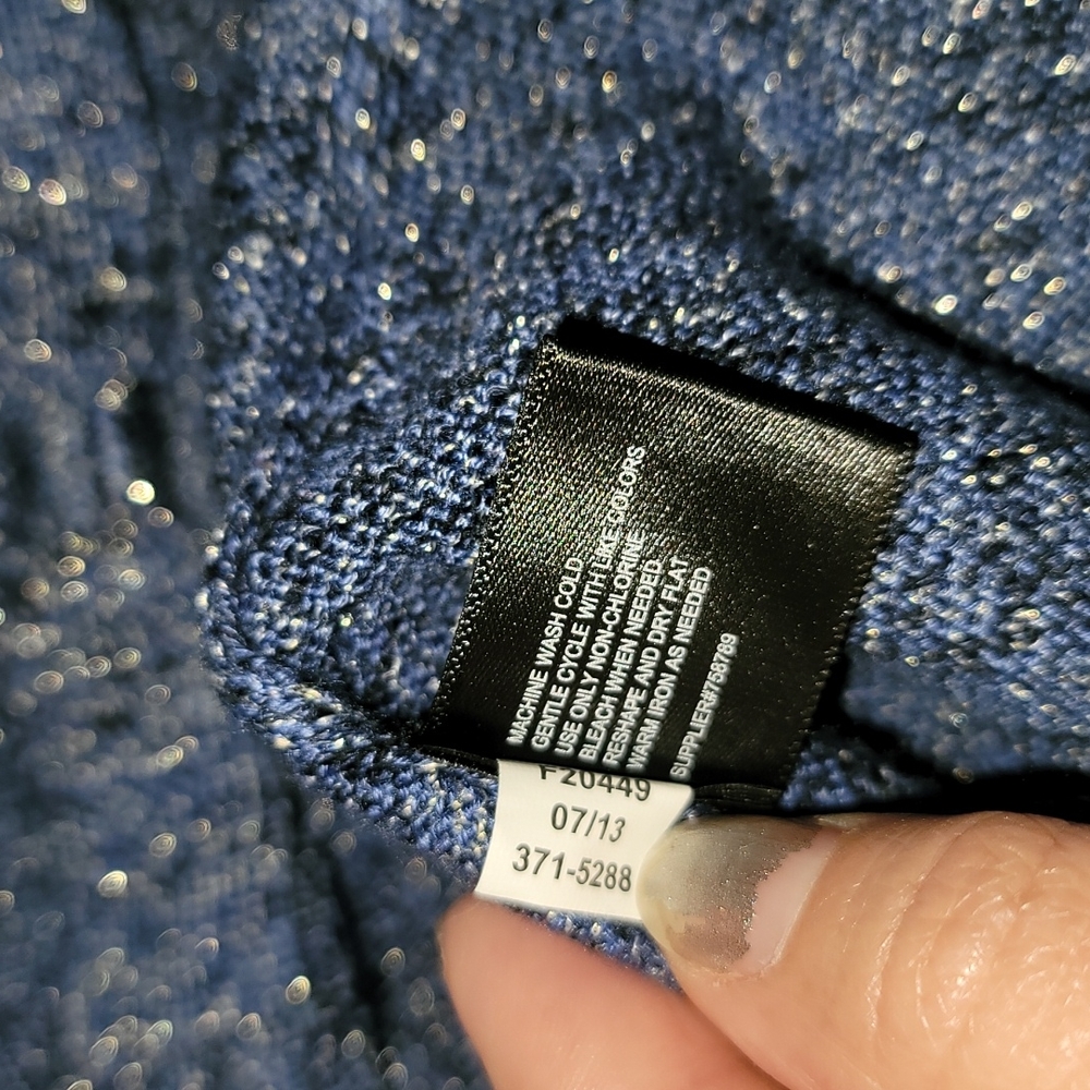 Sweaters - Picture 16 of 16